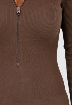 Bruine Rib Jumpsuit Met Lange Mouwen en Ritssluiting