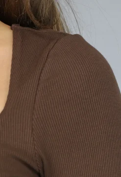 Bruine Ribstof Top met Scrunch Hals