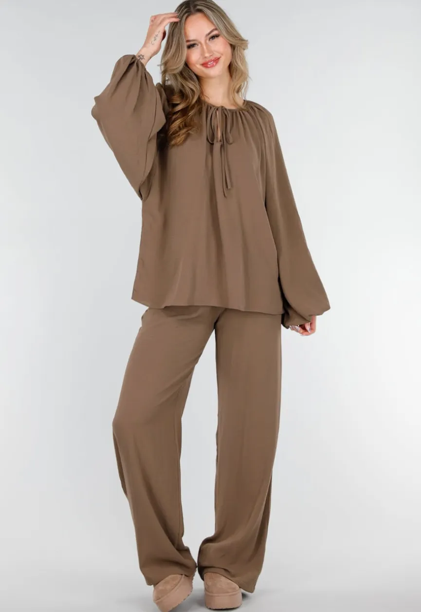 Bruine Stretch Blouse met Striksluiting en Wijde Mouwen