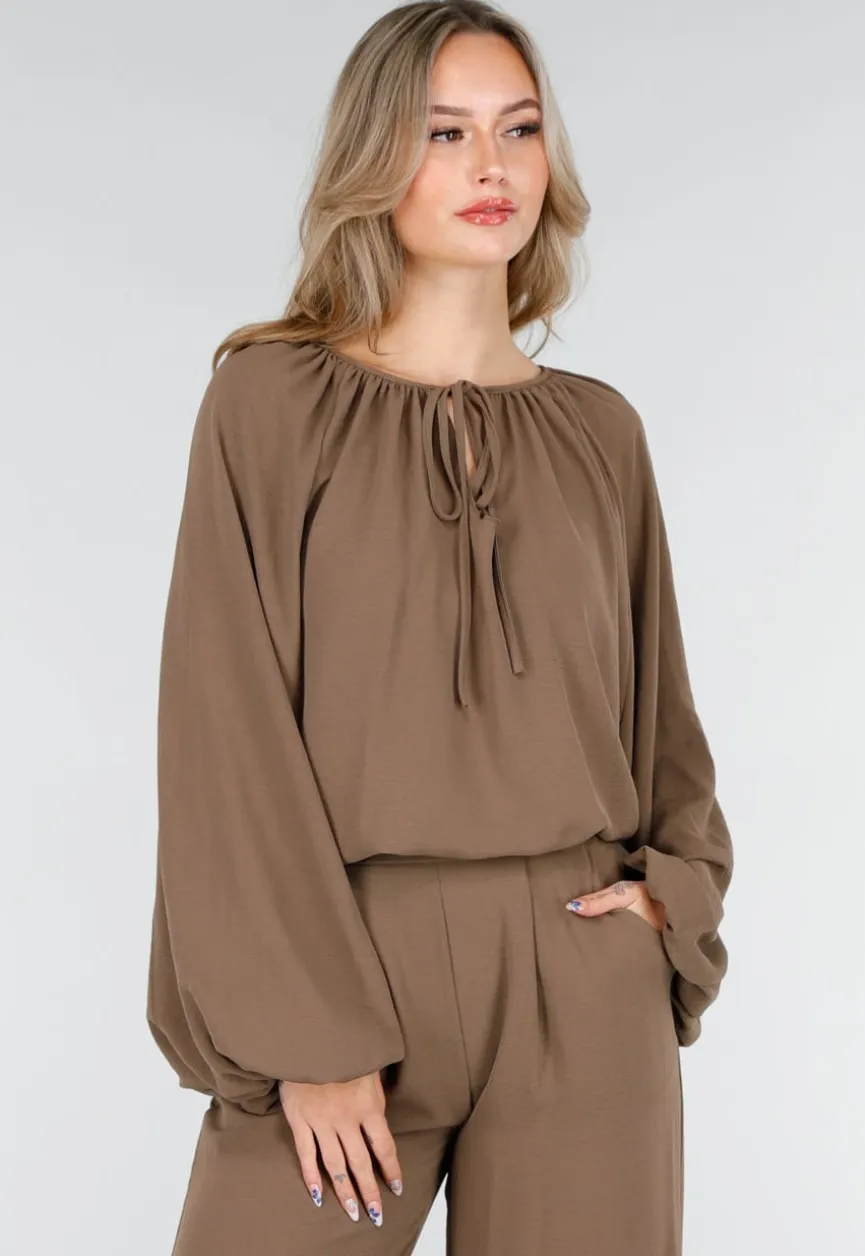 Bruine Stretch Blouse met Striksluiting en Wijde Mouwen