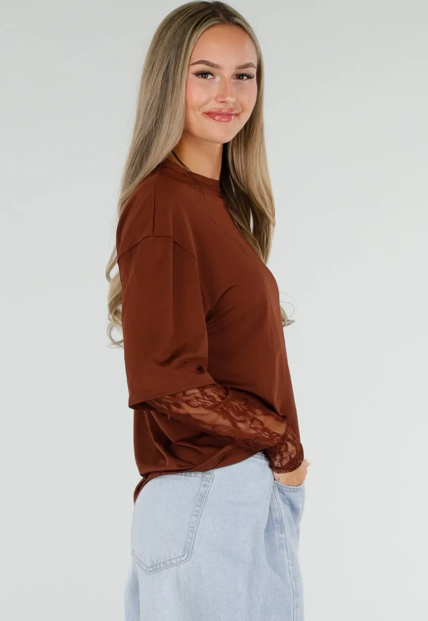 Bruine Top met Kanten Lange Mouwen en Ronde Hals