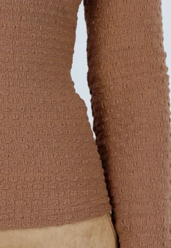 Bruine Top Met Vierkante Hals En Stretchstructuur