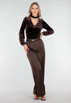 Bruine Velours Top met Cut-Out Halslijn en Lange Mouwen