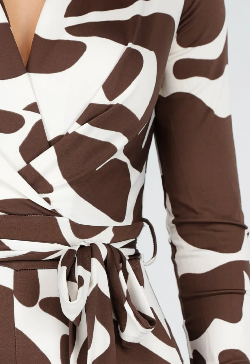 Bruin-Witte Stretch Jumpsuit met Overslag en Ceintuur
