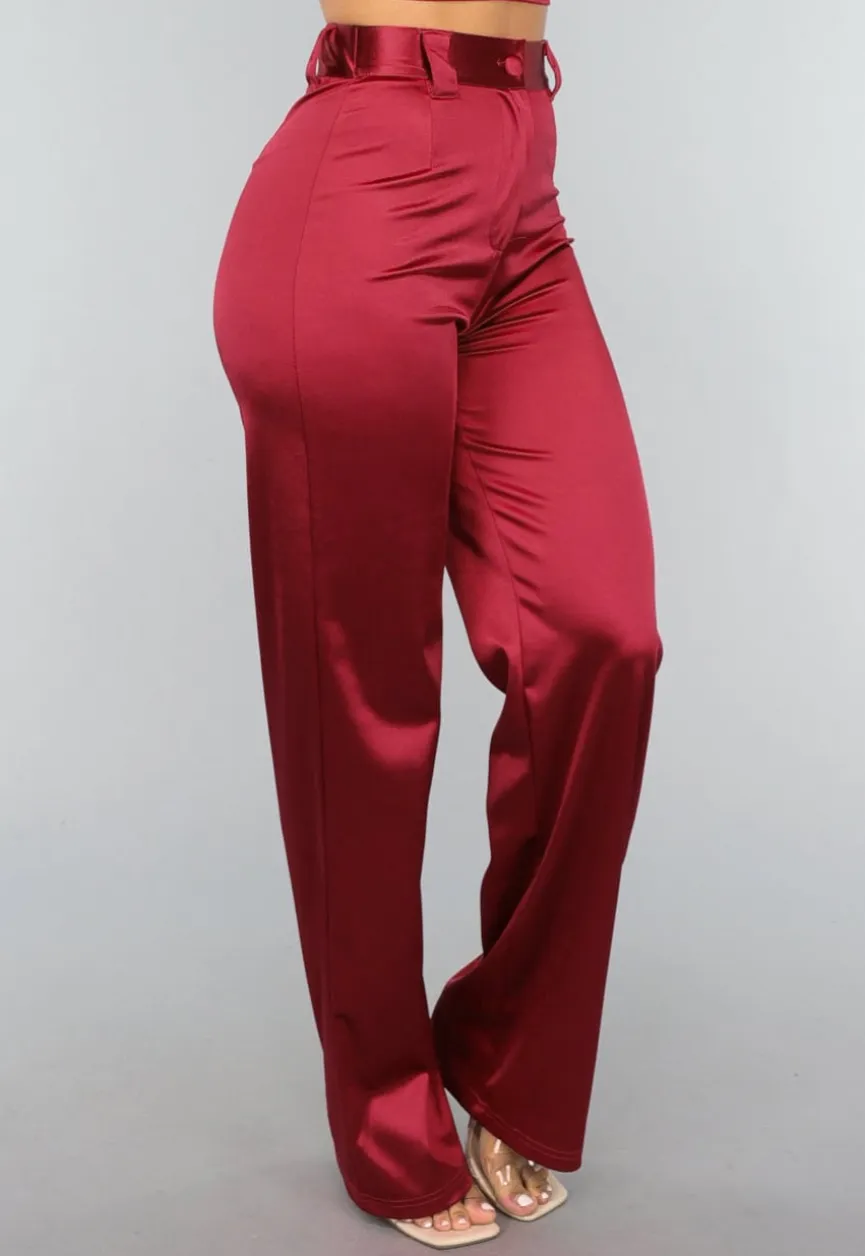 Burgundy Pantalon van Stretch Satijn in Model