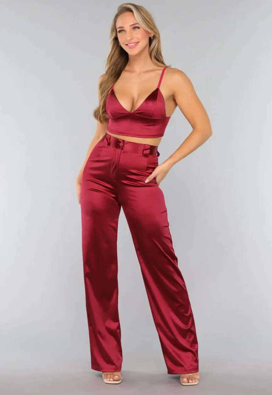 Burgundy Pantalon van Stretch Satijn in Model