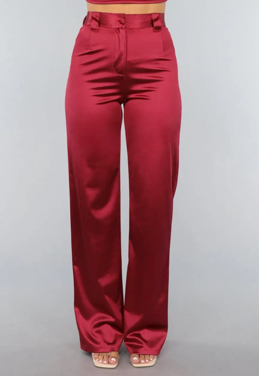 Burgundy Pantalon van Stretch Satijn in Model