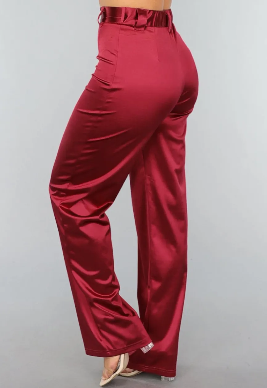 Burgundy Pantalon van Stretch Satijn in Model