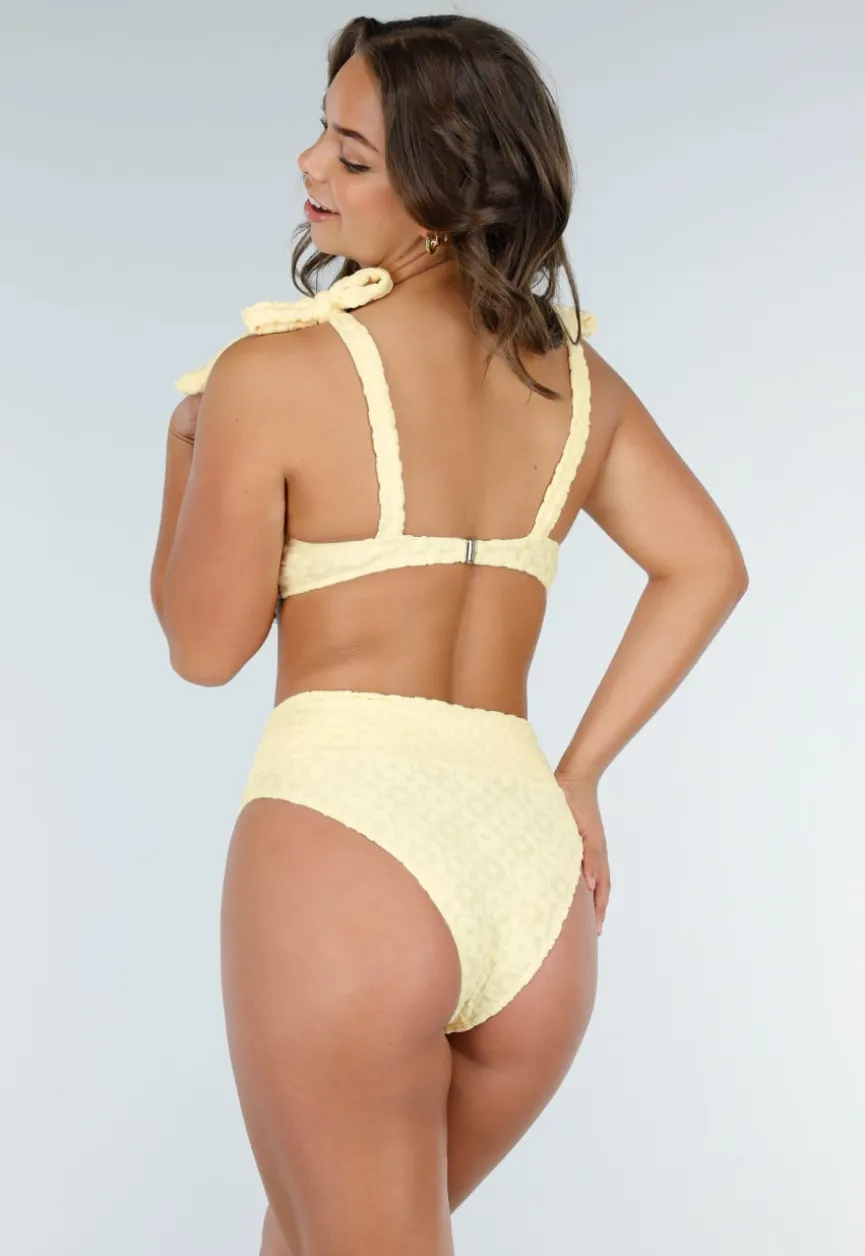 Butter Yellow Bikinitop met Beugel en Zachte Bloemenstructuur