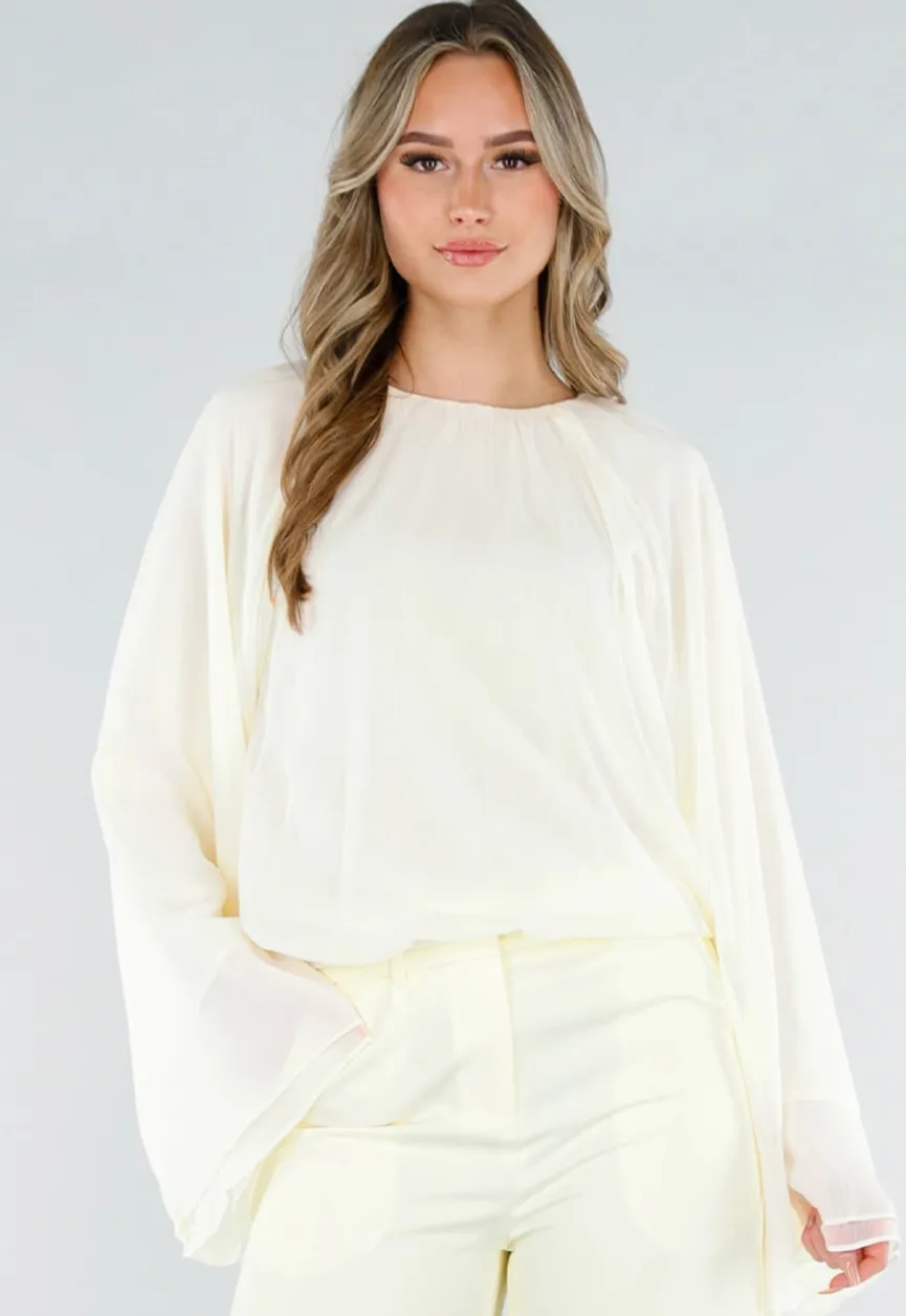Butter Yellow Blouse met Wijde Mouwen