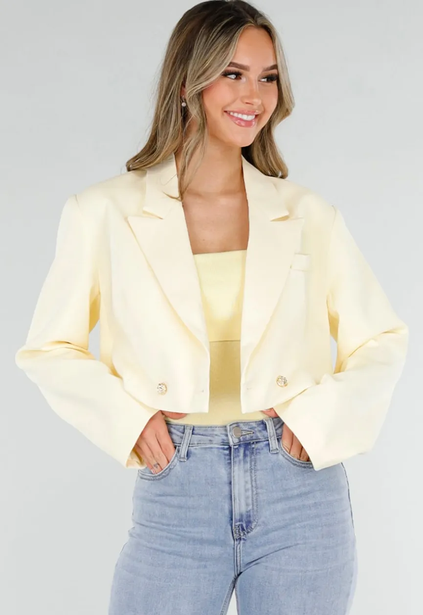 Butter Yellow Cropped Blazer met Gouden Strass Knopen