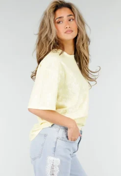 Butter Yellow Kanten T-shirt met Korte Mouwen en Ronde Hals