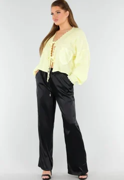 Butter Yellow Knoopblouse met Hartvormige Broderiezakken en Striksluiting