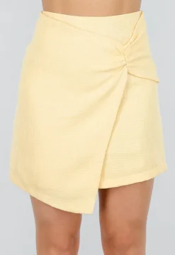 Butter Yellow Minirok met Overslag en Plooidetail