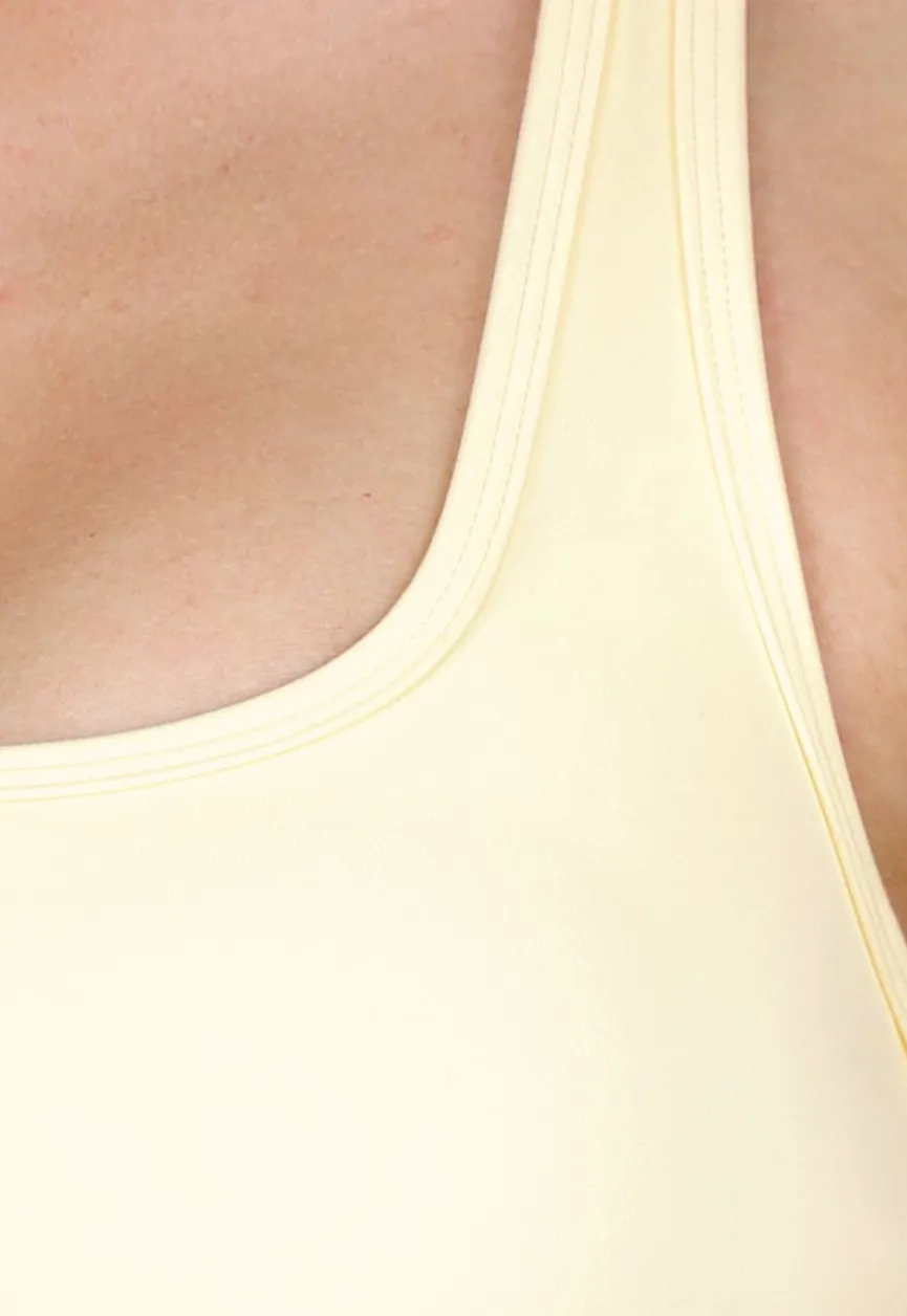 Butter Yellow Stretch Top met Vierkante Hals en Uitneembare Pads
