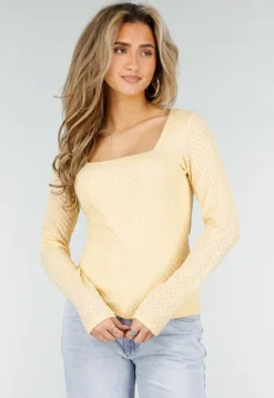 Butter Yellow Stretch Top met Lange Mouwen en Vierkante Hals