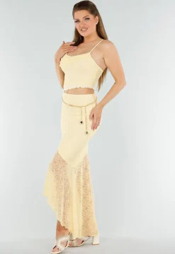 Butter Yellow Two-Piece Set met Kant en Asymmetrische Rok