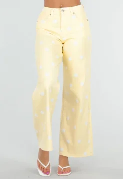 Butter Yellow Wide Leg Jeans met Polkadotprint