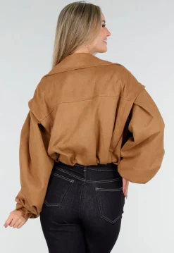 Camelkleurige Cropped Jas met Oversized Mouwen en Knopen