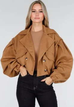 Camelkleurige Cropped Jas met Oversized Mouwen en Knopen
