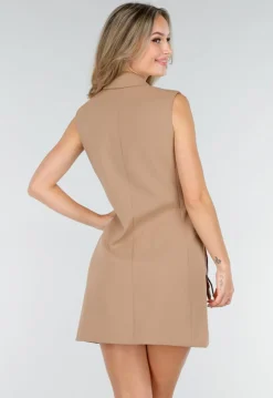 Camelkleurige Mouwloze Blazerjurk met Goudkleurige Knopen