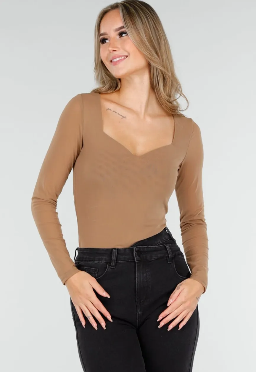 Camelkleurige Top met Lange Mouwen en Diepe Halslijn