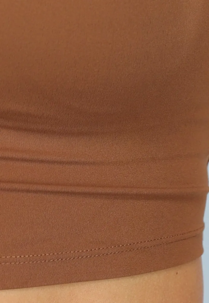 Camel Padded Sporttop met Open Rug