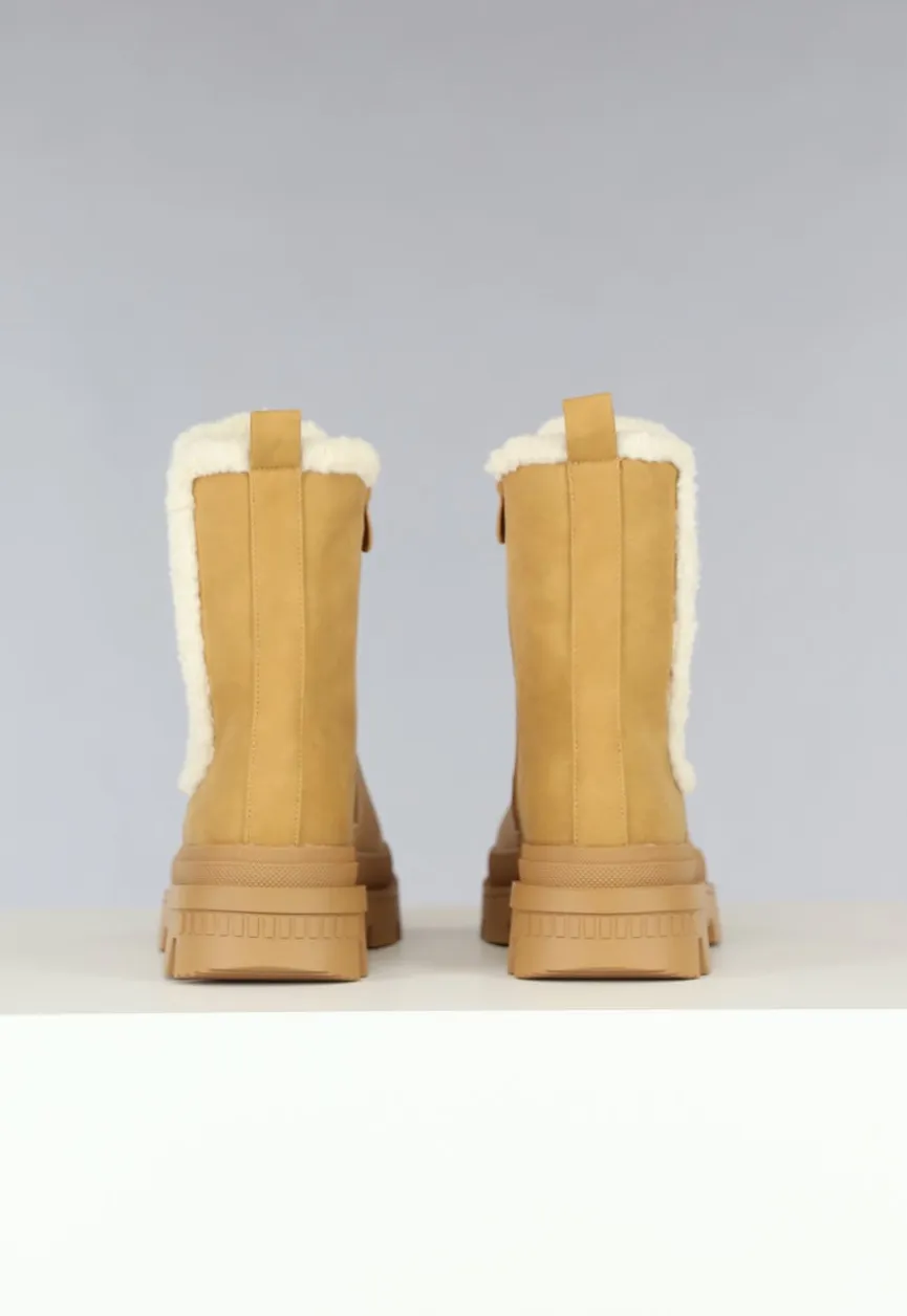 Camel Suèdelook Chelsea Boots met Teddy Details
