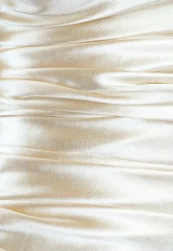 Champagnekleurige Satijnen One Shoulder Jurk met Hoge Split