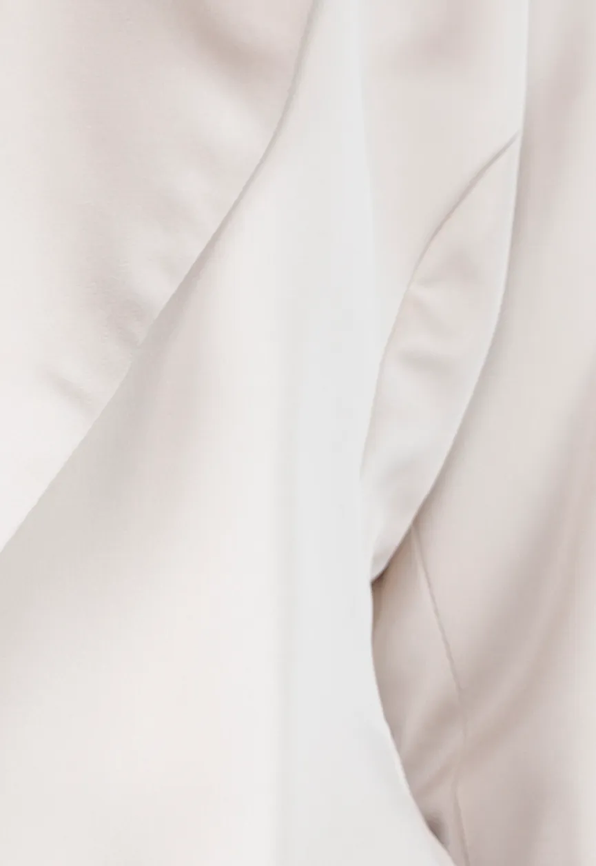 Champagnekleurige Satijnlook Wrap Blazer met Strik
