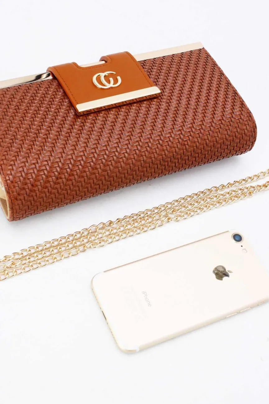 Cognackleurige Gevlochten Clutch van Imitatieleer met Gouden Schouderketting