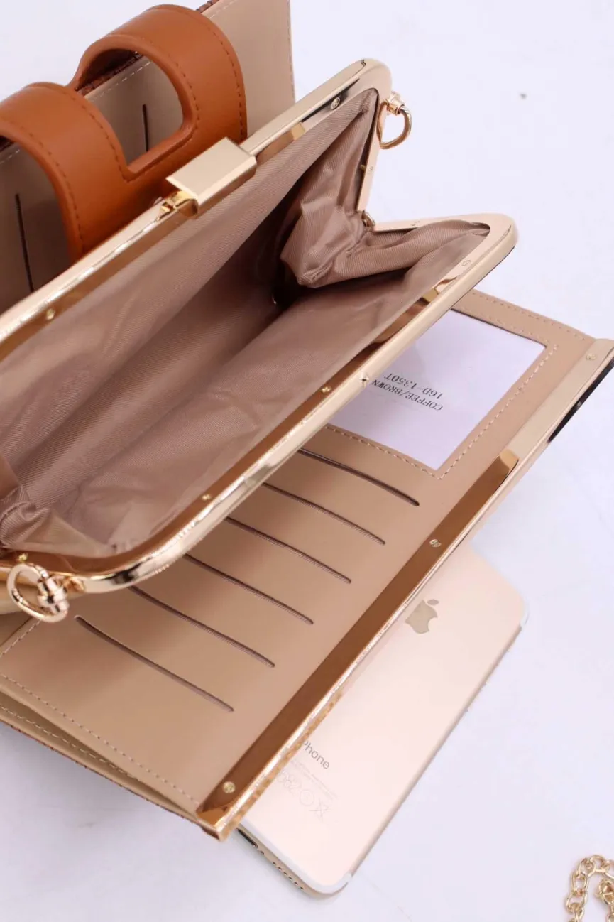 Cognackleurige Gevlochten Clutch van Imitatieleer met Gouden Schouderketting
