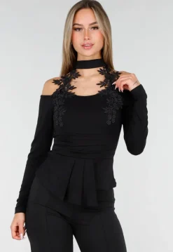 Cold Shoulder Peplum Top met Choker Zwart