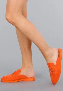 Comfortabele Oranje Suède Instappers met Flexibele Zool en Gouden Detail