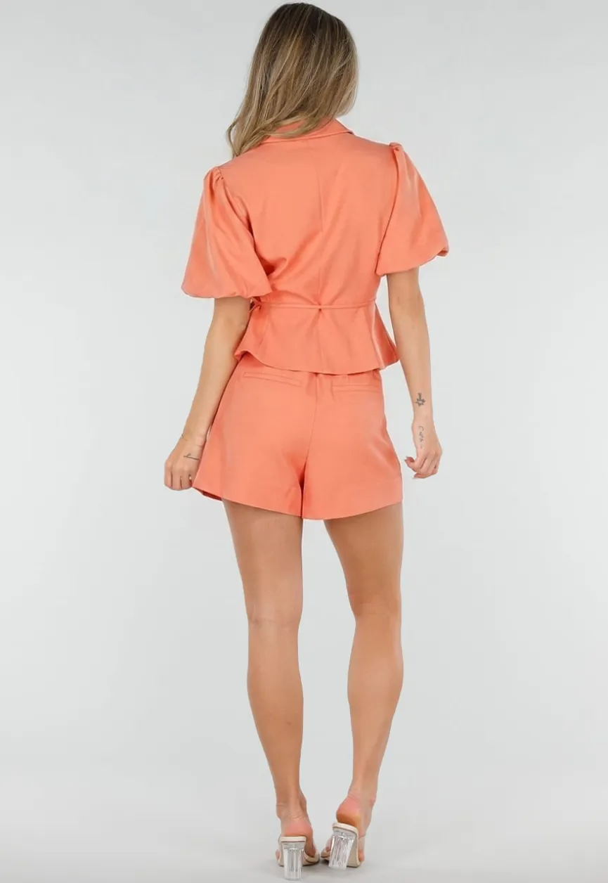 Coral Blazer met Reverskraag en Korte Pofmouwen