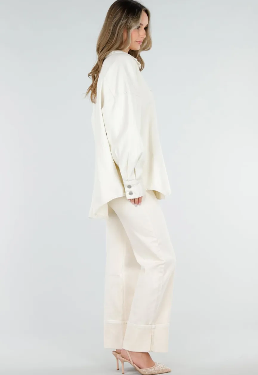 Crème Denim Blouse met Oversized Knopen en Lange Mouwen