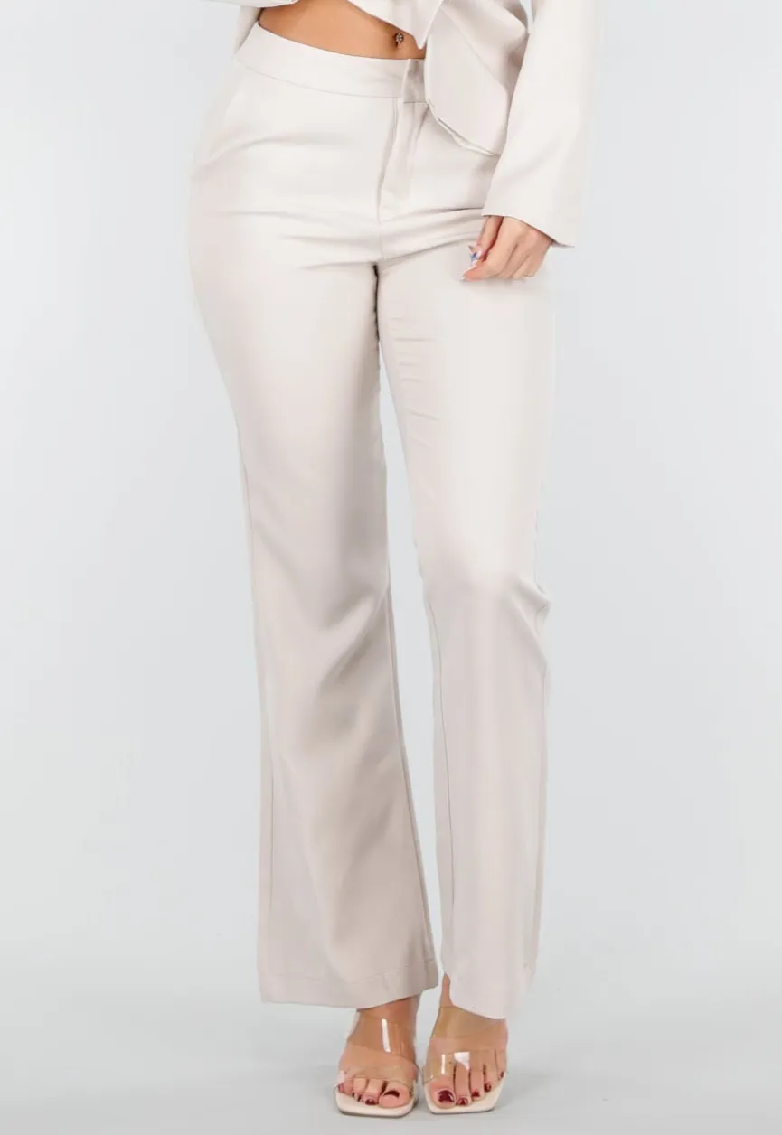 Crèmekleurige Two-Piece Set met Tailleceintuur en Rechte Broek