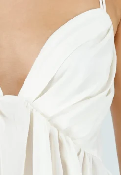 Crème Peplum Top met Spaghettibandjes en Geplooide Cups