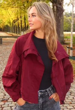 Cropped Lightweight Jas in Bordeauxrood met Brede Kraag