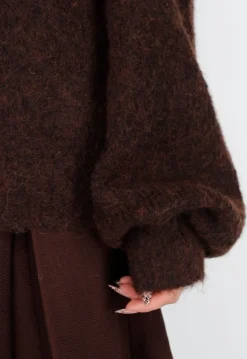 Donkerbruine Gebreide Off Shoulder Trui met Wol en Losse Pasvorm