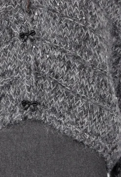 Donkergrijs Gebreid Vest met Strikknopen en Subtiele Glansdetails