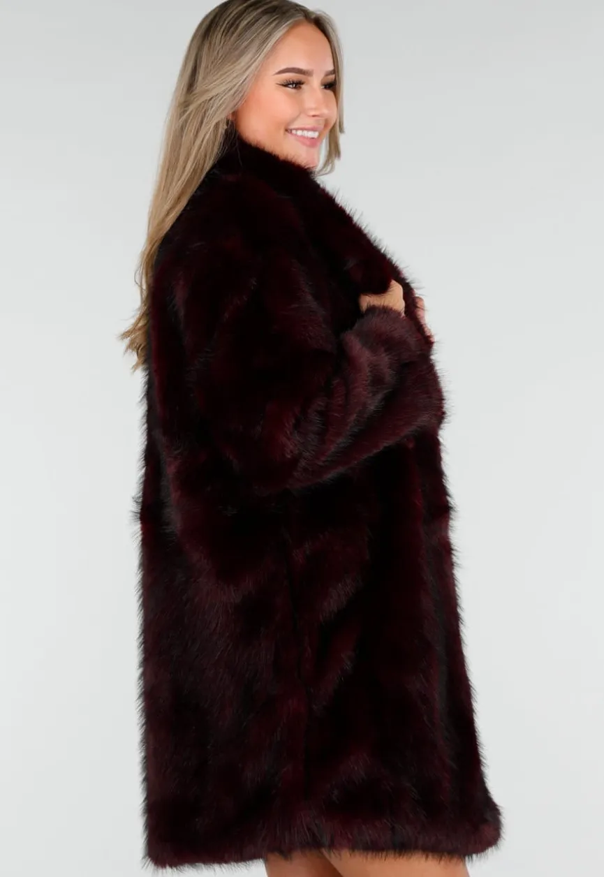 Donkerrode Faux Fur Jas met Brede Reverskraag