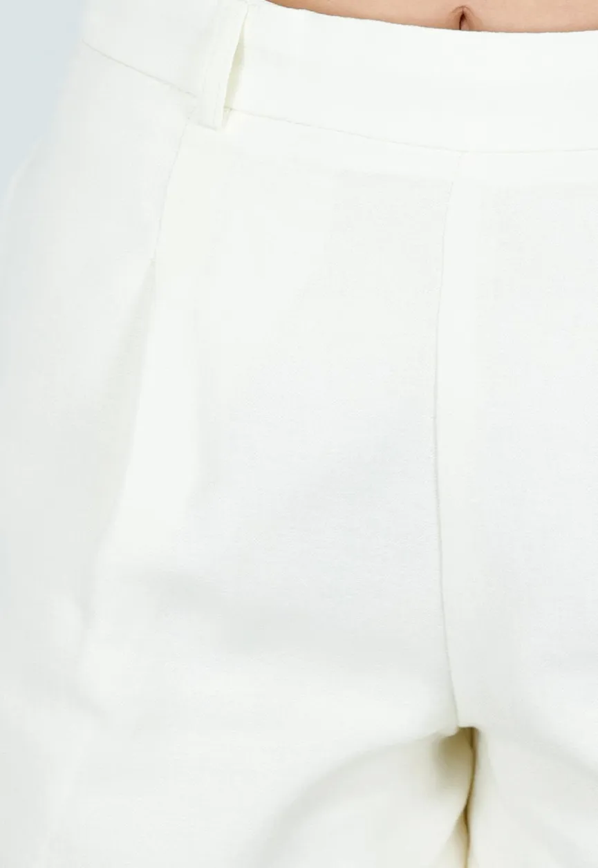 Ecru Linnenlook Short met Plooien en Rechte Pijpen