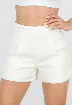 Ecru Linnenlook Short met Plooien en Rechte Pijpen