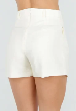 Ecru Linnenlook Short met Plooien en Rechte Pijpen