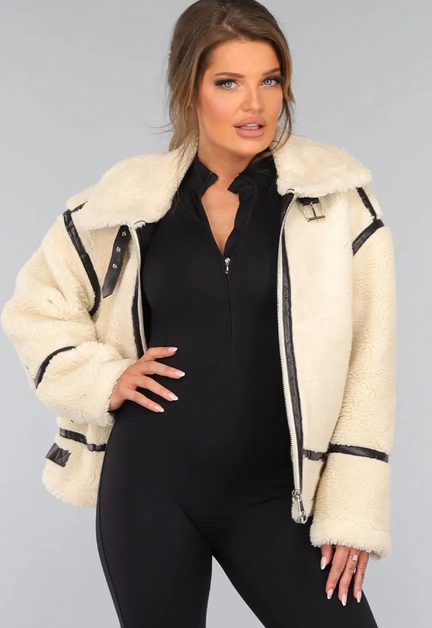 Ecru Teddy Jas met Zwarte Details
