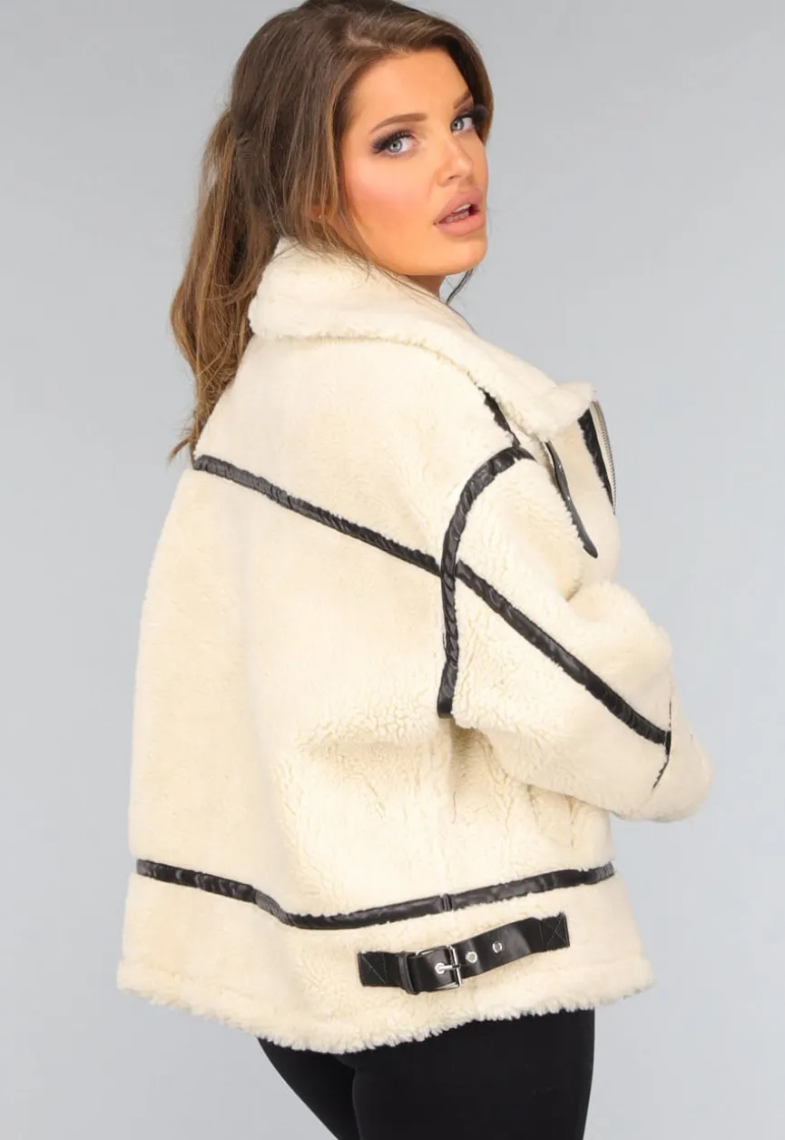 Ecru Teddy Jas met Zwarte Details