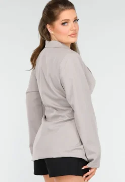 Elegante Getailleerde Grijze Blazer met Ceintuur en Goudkleurige Gesp