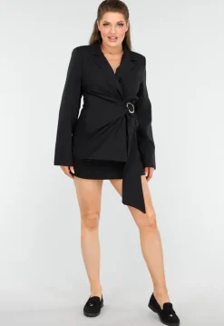 Elegante Getailleerde Zwarte Blazer met Ceintuur en Goudkleurige Gesp