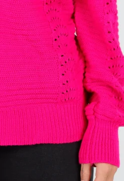 Fuchsia Gebreide Trui met Cut Out en Off Shoulder
